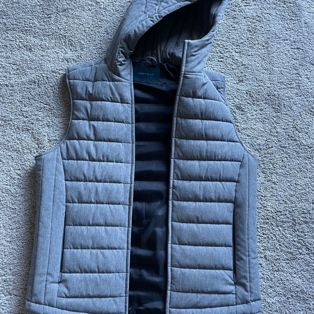 Perry Ellis puffer vest w hood.  Medium.  Grey
